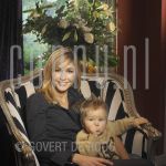 18-12-2003 Wendy van Dijk and son Sem on location in Hilversum.

[keywords]Posed, Half Length, Eyecontact, Smiling, Chair, TV presentator[/keywords]